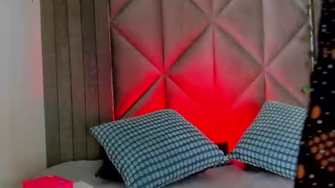 Snapshot of briaconner_ chatting on July 29, 2:53 am B R I A online show from July 29, 2:53 am