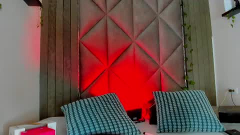 Snapshot of briaconner_ chatting on July 30, 3:05 am B R I A online show from July 30, 3:05 am