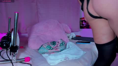 Snapshot of briana11_ chatting on December 3, 1:19 am briana11_ online show from December 3, 1:19 am