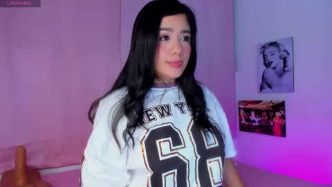 Snapshot of briana11_ chatting on October 6, 7:06 am briana11_ online show from October 6, 7:06 am