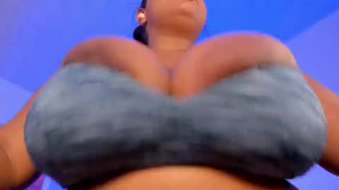 Snapshot of brianna_bigboobs chatting on July 18, 11:03 am online show from July 18, 11:03 am