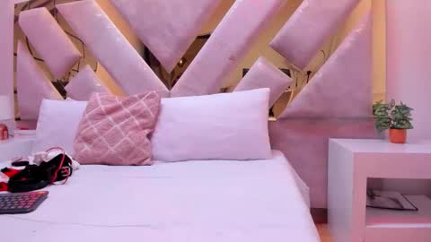 Brianna  online show from December 1, 12:54 pm