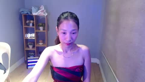 brie_belle online show from December 14, 4:56 am