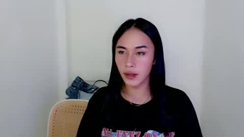 brie_belle online show from December 26, 10:05 am