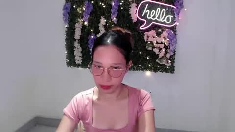 brie_belle online show from December 29, 4:27 am