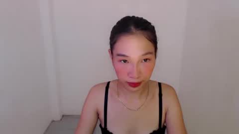 brie_belle online show from January 23, 7:54 am