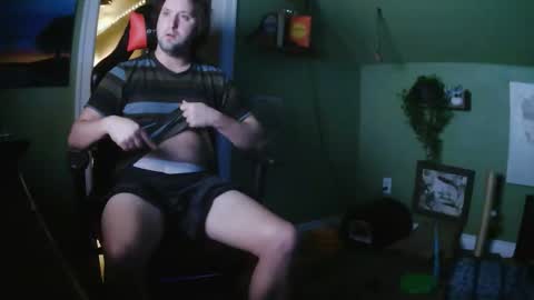 Snapshot of briefsman23 chatting on December 21, 4:52 am Briefsman online show from December 21, 4:52 am