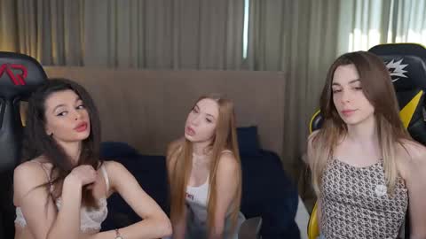 Snapshot of bright_diamonds_054 chatting on March 10, 12:26 pm Diamonds Girls online show from March 10, 12:26 pm