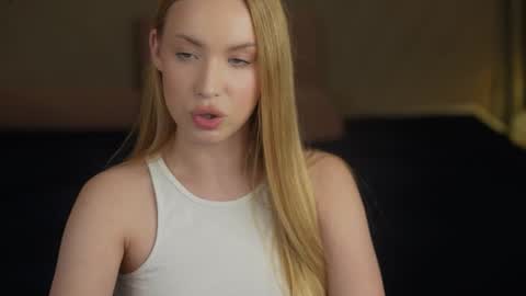 Snapshot of bright_diamonds_054 chatting on September 17, 12:01 am Diamonds Girls online show from September 17, 12:01 am