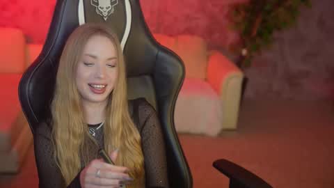 Snapshot of bright_diamonds_054 chatting on September 19, 12:23 am Diamonds Girls online show from September 19, 12:23 am