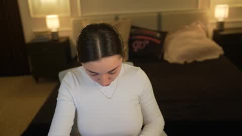 Snapshot of bright_diamonds_054 chatting on October 27, 8:18 am Diamonds Girls online show from October 27, 8:18 am