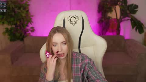 Snapshot of bright_diamonds_054 chatting on October 27, 8:24 pm Diamonds Girls online show from October 27, 8:24 pm