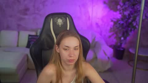 Snapshot of bright_diamonds_054 chatting on November 16, 11:43 pm Diamonds Girls online show from November 16, 11:43 pm