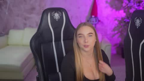 Snapshot of bright_diamonds_054 chatting on November 21, 12:26 pm Diamonds Girls online show from November 21, 12:26 pm