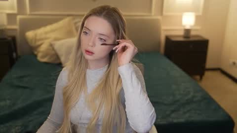 Snapshot of bright_diamonds_054 chatting on December 14, 8:09 am Diamonds Girls online show from December 14, 8:09 am