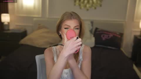 Diamonds Girls online show from April 24, 7:55 am
