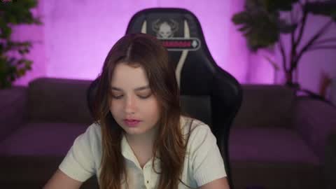 Snapshot of bright_diamonds_054 chatting on June 4, 10:38 pm Diamonds Girls online show from June 4, 10:38 pm