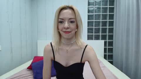 Snapshot of brightly_heizer chatting on May 13, 12:41 am Heather online show from May 13, 12:41 am