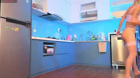 Snapshot of brilliant_barbe chatting on April 15, 7:04 am brilliant_barbe online show from April 15, 7:04 am