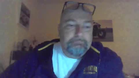 Snapshot of brisco1971 chatting on December 2, 6:08 am Brisco schner Schwanz online show from December 2, 6:08 am