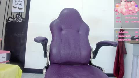 Snapshot of brithanyslim chatting on February 13, 1:19 am brithanyslim online show from February 13, 1:19 am