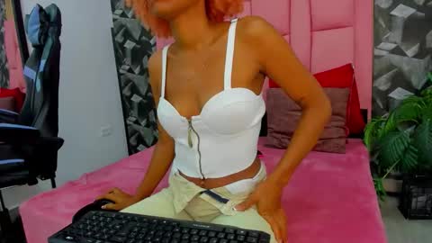 Snapshot of brithanyslim chatting on November 29, 1:03 pm brithanyslim online show from November 29, 1:03 pm