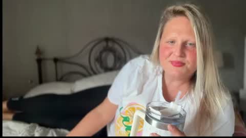 Snapshot of british_bella chatting on June 8, 3:45 pm British Bella online show from June 8, 3:45 pm