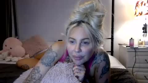 Snapshot of british_bratty_barbie chatting on August 9, 9:09 pm BritishBrattyBarbie online show from August 9, 9:09 pm