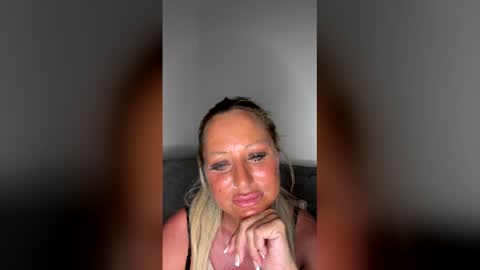 Snapshot of britishcumslut_10 chatting on April 16, 10:23 pm britishcumslut_10 online show from April 16, 10:23 pm