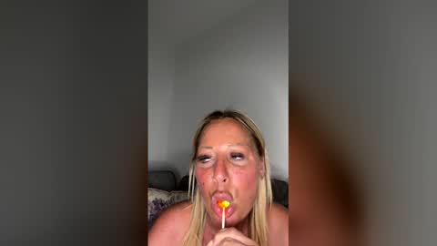 Snapshot of britishcumslut_10 chatting on April 20, 9:05 pm britishcumslut_10 online show from April 20, 9:05 pm