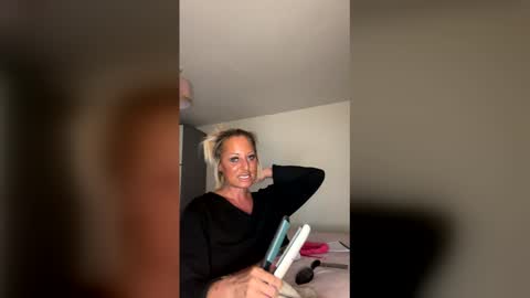 Snapshot of britishcumslut_10 chatting on April 21, 7:03 am britishcumslut_10 online show from April 21, 7:03 am