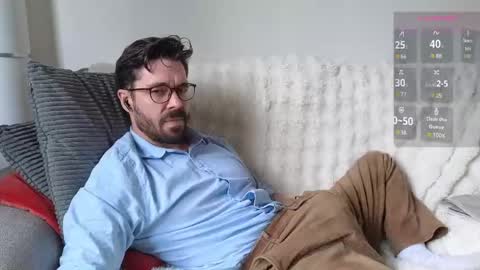 Snapshot of britishpoet chatting on April 9, 12:10 pm Callum online show from April 9, 12:10 pm