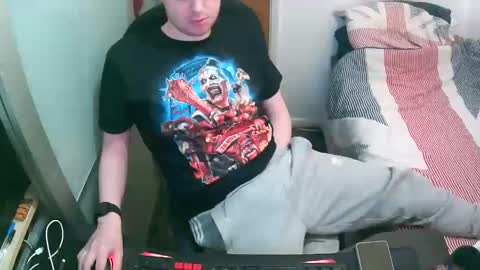 Snapshot of britishtom93 chatting on September 26, 8:57 pm British Tom online show from September 26, 8:57 pm