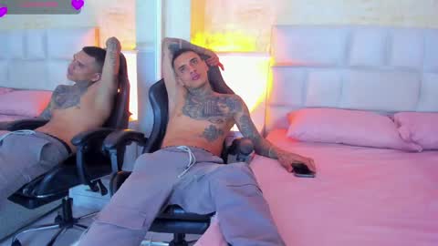 Snapshot of britneyandmaleth chatting on May 22, 10:37 pm HOT MALETH AND SEXY BRITNEY online show from May 22, 10:37 pm