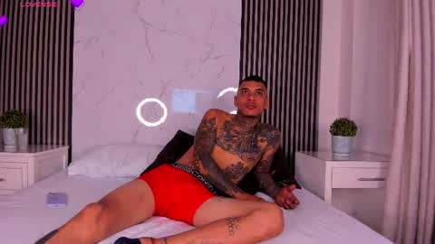 Snapshot of britneyandmaleth chatting on June 12, 11:14 pm HOT MALETH AND SEXY BRITNEY online show from June 12, 11:14 pm