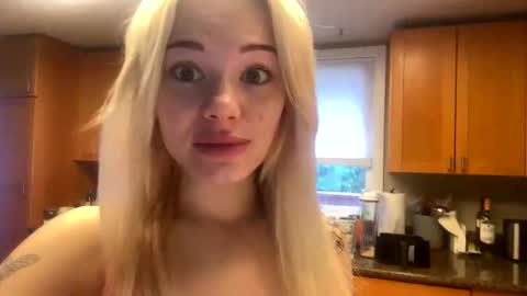Snapshot of britneycherry08 chatting on May 22, 10:48 pm britneycherry08 online show from May 22, 10:48 pm