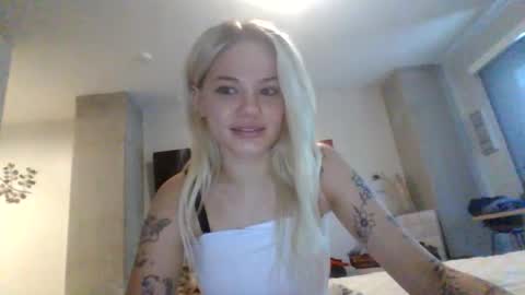 Snapshot of britneycherry08 chatting on June 18, 9:30 pm britneycherry08 online show from June 18, 9:30 pm