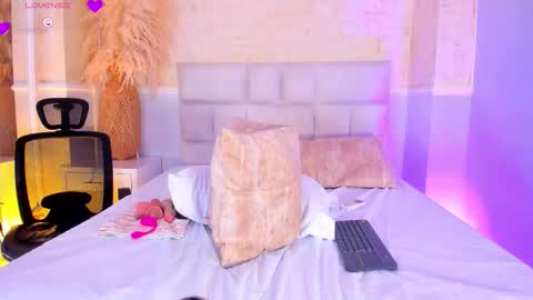 Snapshot of britneycortz_ chatting on February 3, 2:53 am SWEET BRITNEY online show from February 3, 2:53 am