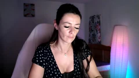Snapshot of britneydivine chatting on June 9, 9:32 am Britney online show from June 9, 9:32 am