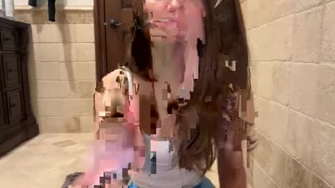 Snapshot of britneyyyxx chatting on December 19, 1:45 am britneyyyxx online show from December 19, 1:45 am