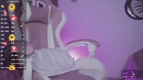 Snapshot of britt_grey chatting on March 10, 11:27 pm britt grey online show from March 10, 11:27 pm