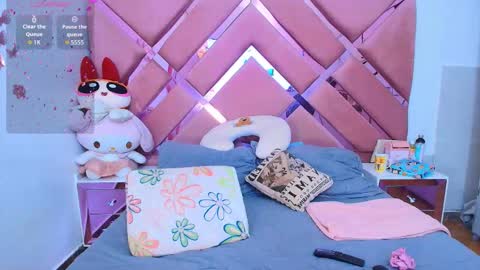 Snapshot of brittanyboa chatting on November 25, 11:27 pm Brittany Boa online show from November 25, 11:27 pm