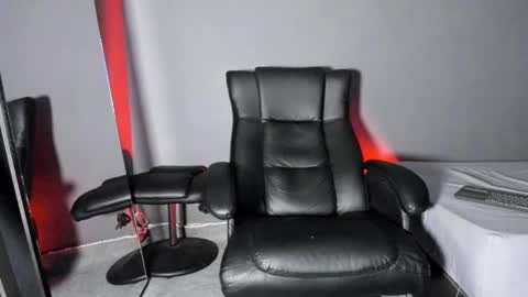 brockhurn_ online show from December 13, 11:10 pm