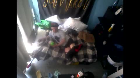 brokenboii23 online show from April 27, 7:23 pm