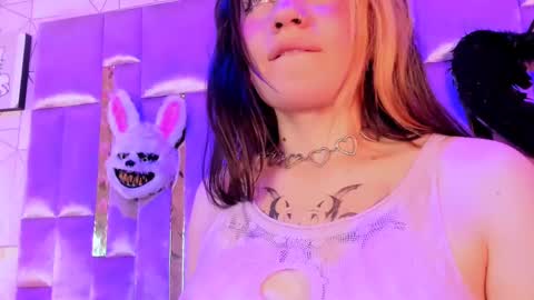Snapshot of broklin_white23 chatting on February 3, 7:21 pm     online show from February 3, 7:21 pm