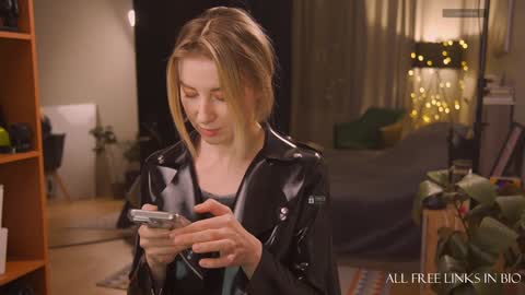 Snapshot of bronnica chatting on December 23, 4:06 pm Anna online show from December 23, 4:06 pm