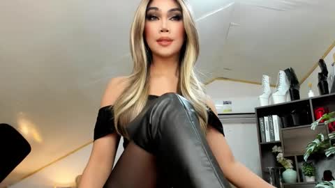 Snapshot of brooke_lynnhyts chatting on October 4, 5:33 pm Brooke Shimmers IG online show from October 4, 5:33 pm