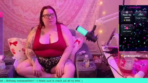 Snapshot of brookenicole3 chatting on May 22, 11:54 pm Madam Brooke online show from May 22, 11:54 pm
