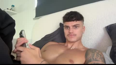 BrooklynTay online show from May 1, 1:10 am