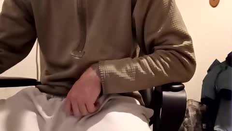 Snapshot of broski2002633810 chatting on October 28, 6:17 am broski2002633810 online show from October 28, 6:17 am